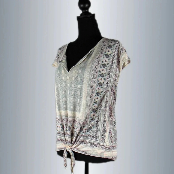 Lucky Brand Tops - Lucky Brand Light Pink and Grey Printed Split V-Neck Shirt Sz M